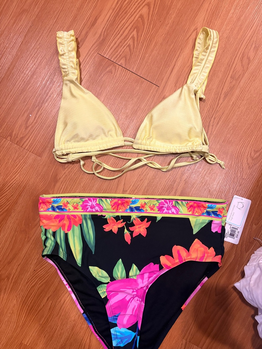 Freshwater Bikini top and bottom M/L